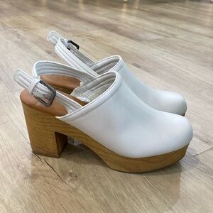 NEW Women’s Universal Thread Watson Platform Clogs
